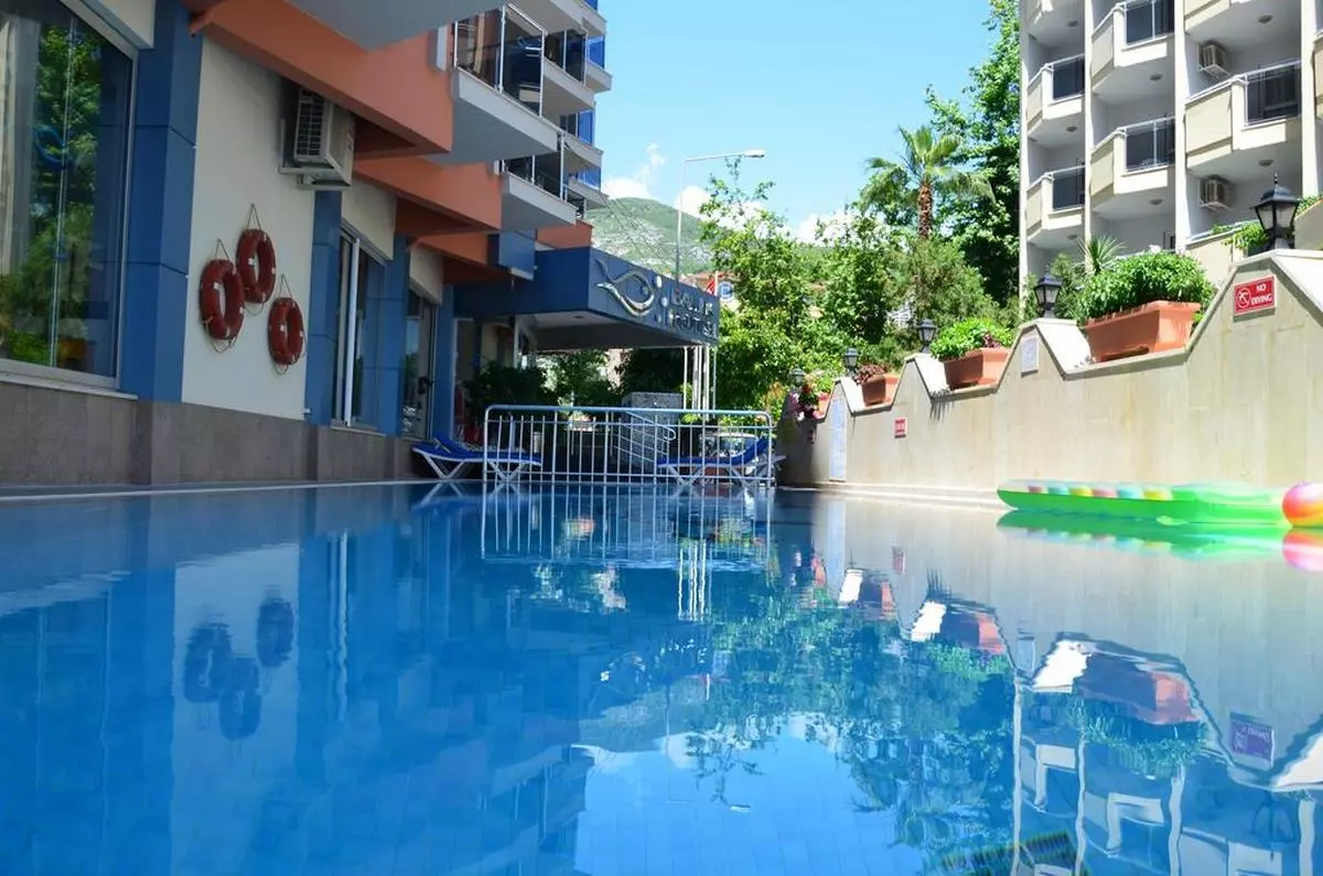 KLEOPATRA BALIK ALANYA HOTEL POOL (Copy).jpg
